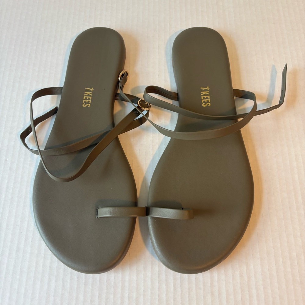 Tkees Phoebe Sandal Olive Green Size 9 Leather Cross-Over Ankle Strap